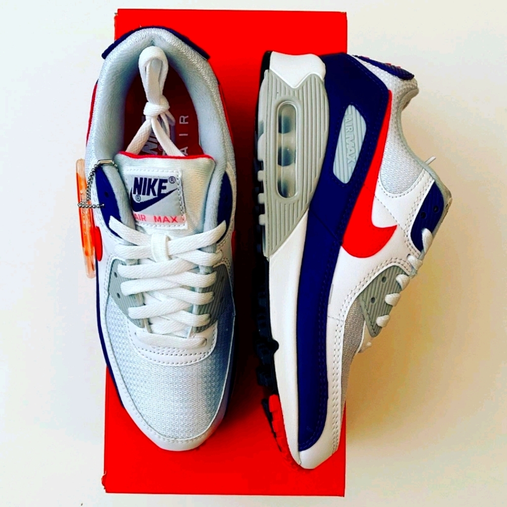 BRAND NEW NIKE AIR MAX PURPLE PINK SIZE 8.5 WOMENS